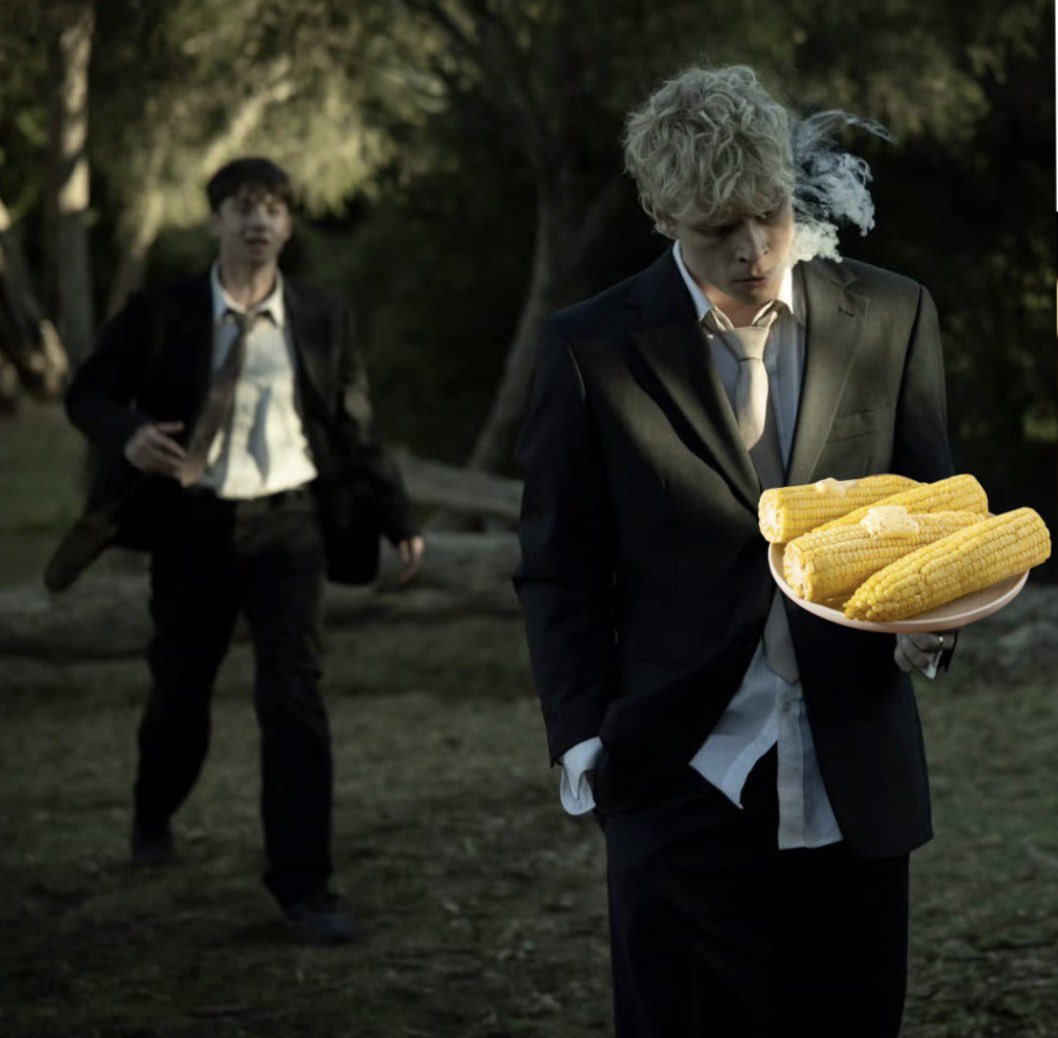 femmegosling's tweet photo. i never realized he was holding a plate with corn in this scene https://t.co/XT8n5AdUxb