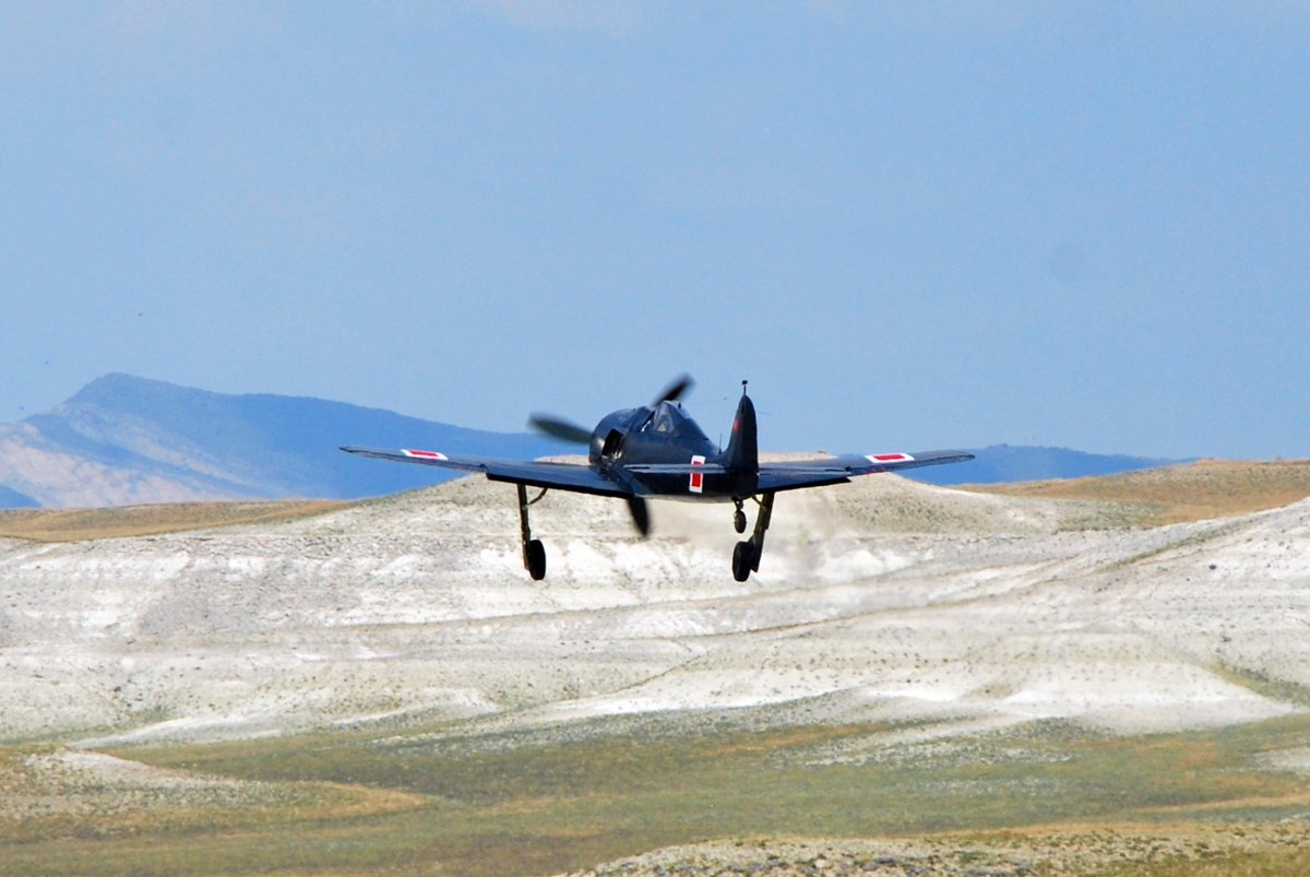 kamilykz's tweet photo. Bir yıl önce yıkık dökük bir halde geldiğinde anlamıştım bir gün mutlu olacağını. Gün bu gün. Nasıl da güzelsin. 
Focke Wulf 190, İlk uçuşunu bugün yaptı. Bir yıl süren restorasyon sonucu onu havada görmek paha biçilemez! Hem de karefors'lu😉🇹🇷 https://t.co/joSE2OVHjP