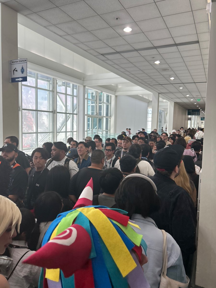 kaludiasays's tweet photo. do NOT come to anime expo guys this is HELL https://t.co/fNrePCy2mh