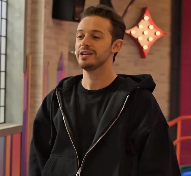arqvltteo's tweet photo. não consigo enxergar o matteo gente… só vejo o Ruggero https://t.co/2XrO50doVH