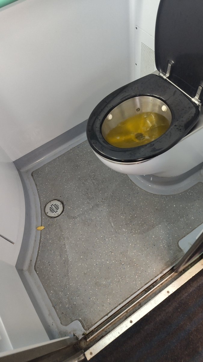 kitters1973's tweet photo. Do you think this is acceptable https://t.co/e14qcwf6Ml