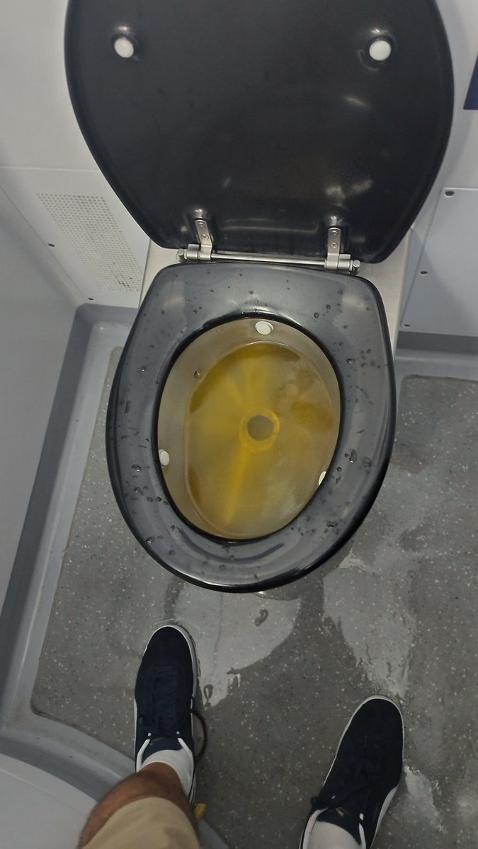 kitters1973's tweet photo. Do you think this is acceptable https://t.co/e14qcwf6Ml