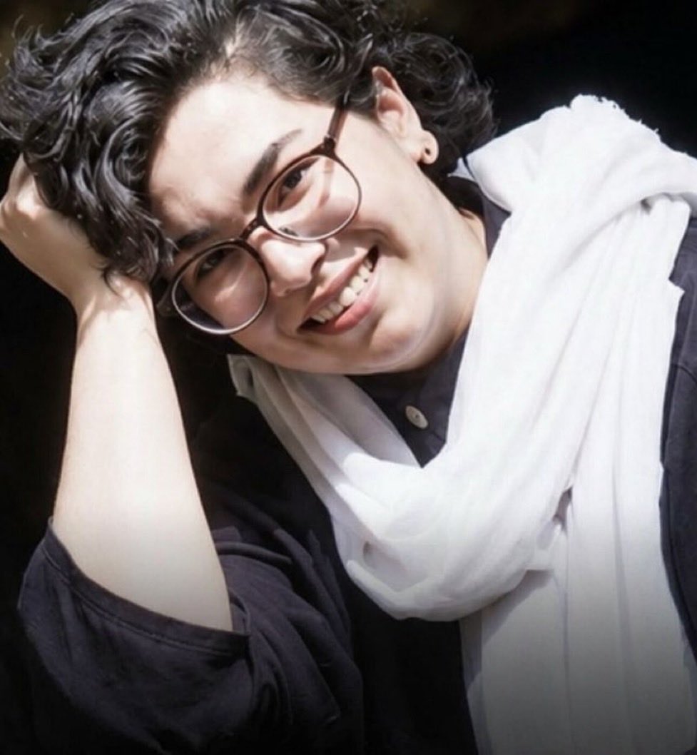 gohareshghi's tweet photo. برای فرزندانم، برای عزیزانم، برای همه آنانی که در زندان‌های جمهوری اسلامی برای آزادی و عدالت روزهای عمر خود را در بند می‌گذرانند، قلبم می‌گیرد. برای فرزندانم که جان و زندگی‌شان هر روز زیر سایه تهدید و فشار در زندان‌هاست، نگرانم.
#ارغوان_فلاحی 
#زندانی_سیاسی_آزاد_باید_گردد https://t.co/Ol8fsxIeDA