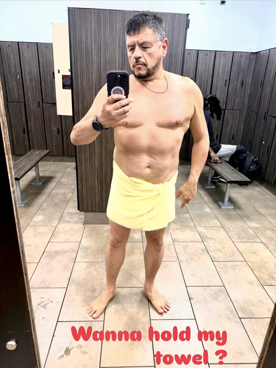 latindaddy717's tweet photo. Wanna hold my towel ? #dilf #daddyaf #barefoot #maduros #latinomen https://t.co/PcaEjBuMOF