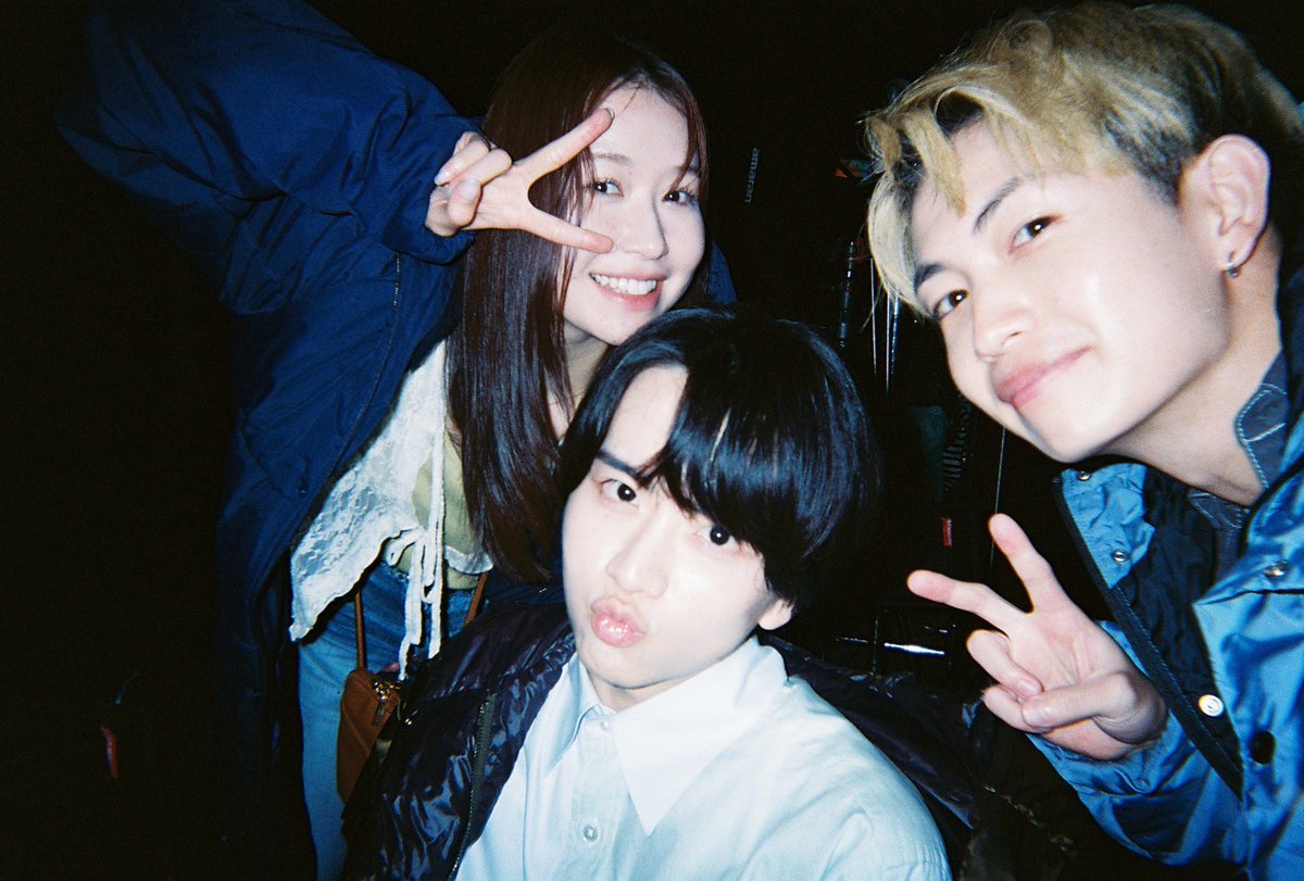 movie_core2014's tweet photo. 映画『口に関するアンケート』写ルンですで撮影現場を激写！なぜか吉川愛の姿が…オフショット一挙解禁
https://t.co/7Lg3hXgHDr
#板垣李光人 #綱啓永 #吉川愛 #MOMONA (ME:I) #口に関するアンケート https://t.co/A54gM6Azic