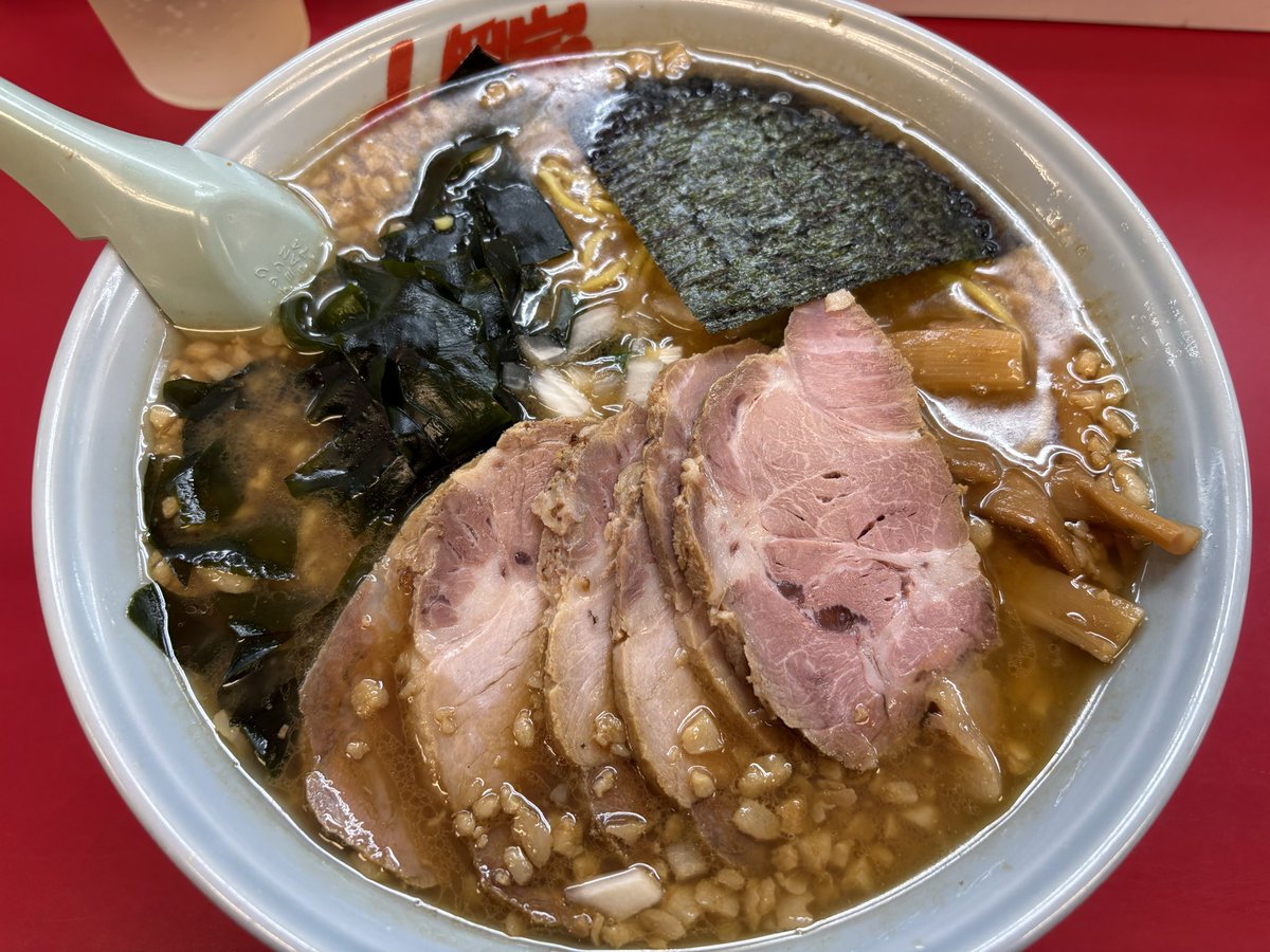 Chucky_0220's tweet photo. 山岡家　富山田尻店　プレ醤油

今日は3時に仕事終わったので、すき家が開いてない…
そんな時は山岡家
24時間営業、本当にありがとうございます！
プレ醤油にチャーシュー乗っけて多め濃いめ
1週間の締めにふさわしい塩分
しかし山岡家は繁盛してるなぁ

ごちそうさまでした https://t.co/86xBQx3J9B