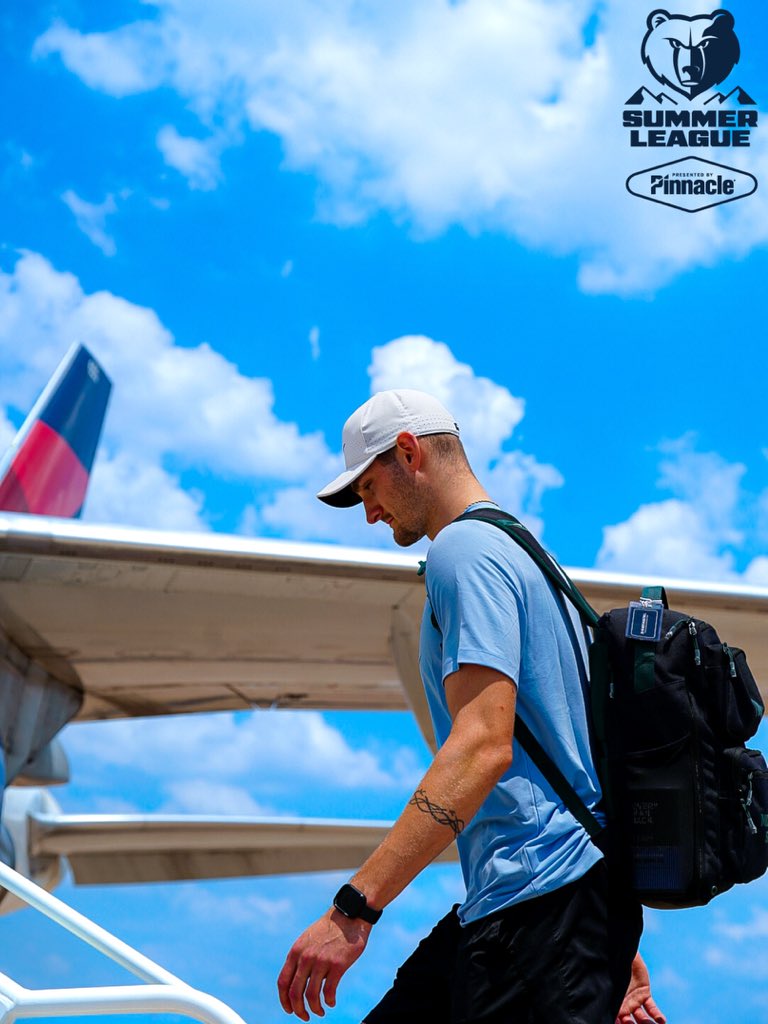 memgrizz's tweet photo. Summer work otw ✈️ https://t.co/pDv2m2SO8v