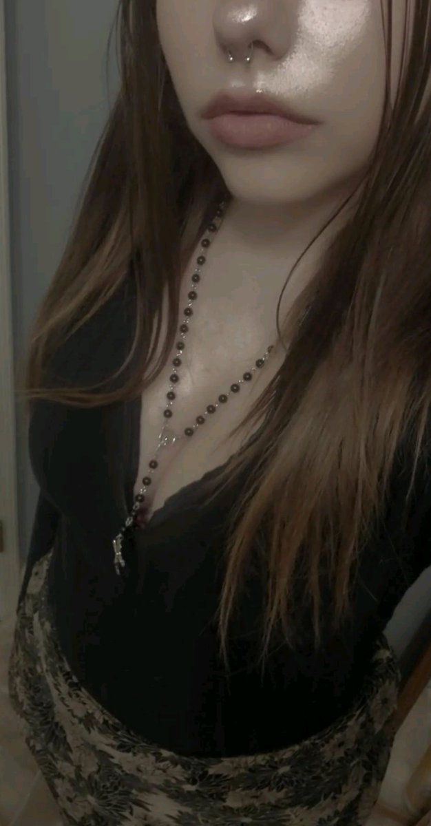 Anselisviolent's tweet photo. hi :p

birdie • 18+

finally decided to become part of the #nsfwtwt community after being asked on other platforms and I'm nervous lol

always happy to make new mutuals! I'm quite shy tho

I'm kinda too scared to show my face soo this is me ! i promise I'm suuuuper tall ... https://t.co/87CYs58xnz