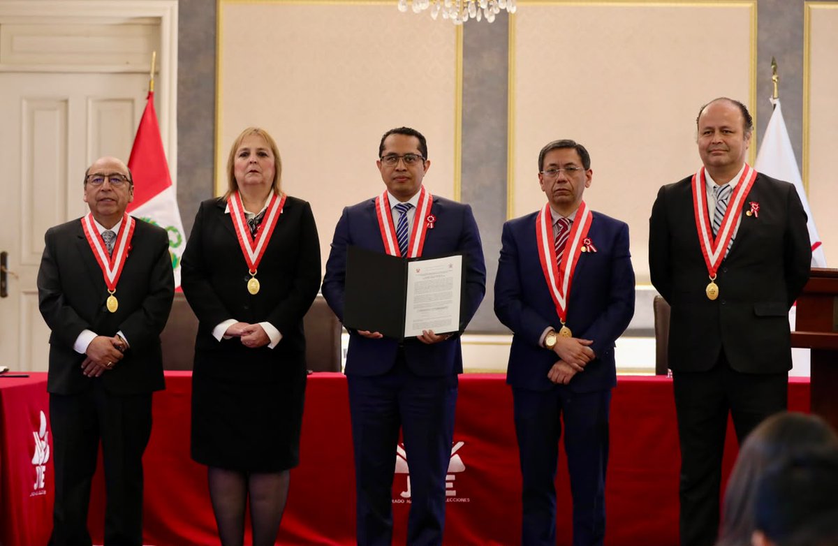ONPE_oficial's tweet photo. #ONPEInforma | Luego del 100 % de actas contabilizadas por la ONPE, el @JNE_Peru procedió a proclamar hoy los resultados de la Segunda Elección Presidencial 2026. https://t.co/n4PqUnLK8M