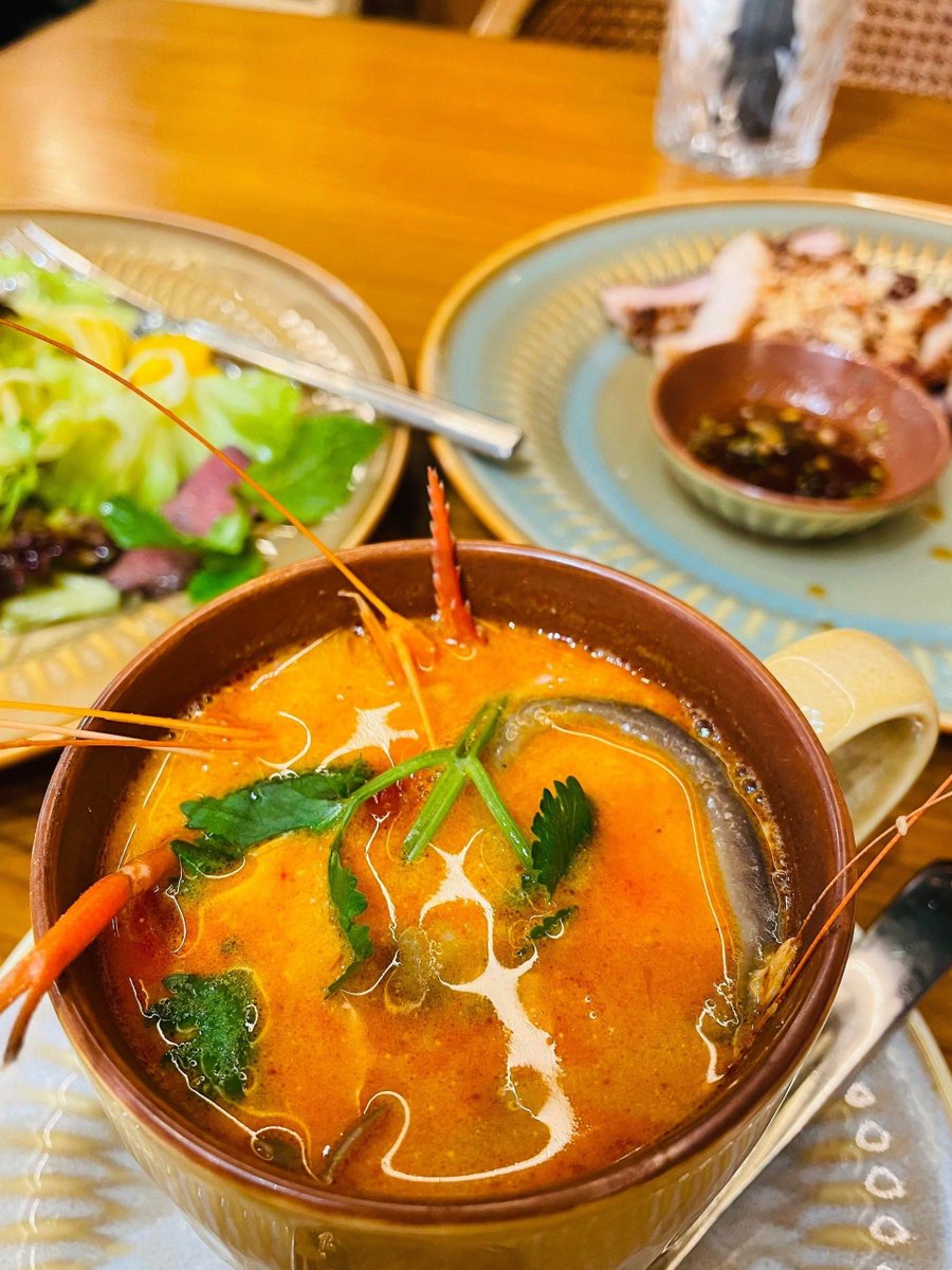 BraPhilippe's tweet photo. Craving warm, zesty Thai green curry tonight! Tender veggies, aromatic herbs and creamy coconut milk in every bite—pure comfort food that takes my taste buds straight to Bangkok https://t.co/tqwcHxV0Rn