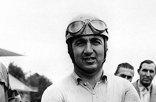 statsver's tweet photo. Drivers in F1 history to have held both the most consecutive Pole Positions and the most consecutive wins records:

•Juan Manuel Fangio 🇦🇷
•Alberto Ascari 🇮🇹
•Max Verstappen 🇳🇱 https://t.co/wWTVIWTkBS