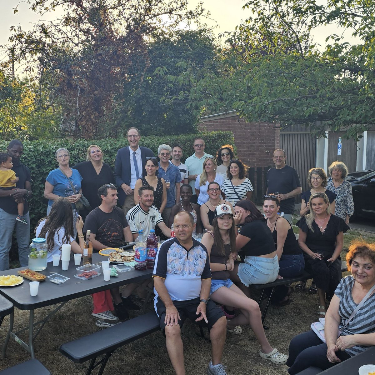 oclodong's tweet photo. Fêtes de voisins, inauguration de l’expo sculptures de Yerres Loisirs, réunion de quartier : une soirée à votre rencontre et à votre écoute. #Yerres #Essonne https://t.co/kNO9R7Yqj2