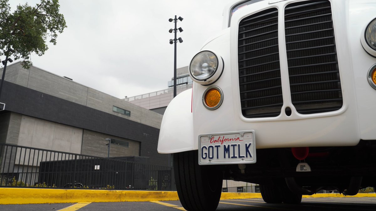 WireReportMLS's tweet photo. Ryan Hollingshead fronts LAFC's Rockview milk fan campaign. Defender headlines LAFC sponsor's fan contest.

🎥 via @LAFC https://t.co/K7QMiROUey