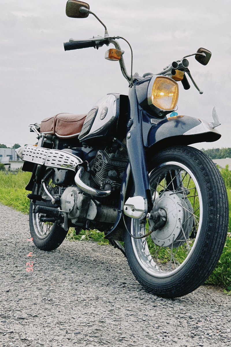 satosh100's tweet photo. おはようございます☁️気温22℃
雨降り前の早朝プチツー🏍️💨
どんより曇り空、片道45分の山越ルート、ラーメン食べて濡れずに帰って来れるか⁉️
私は晴れ男🌞濡れ(る訳にはいか)ない✌️
いってらっしゃい、いってきます
本日も一日ご安全に💫
幸せに過ごしましょう🍀
#cs92 #benly #神社仏閣 https://t.co/Gh9nXlbv7a