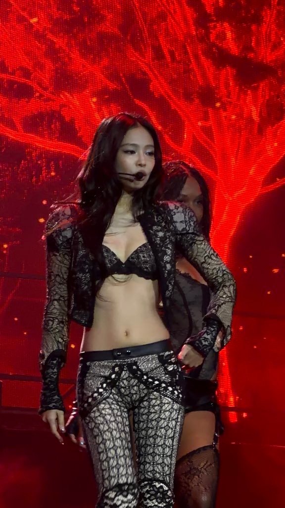 JENNIE NEWS tweet media