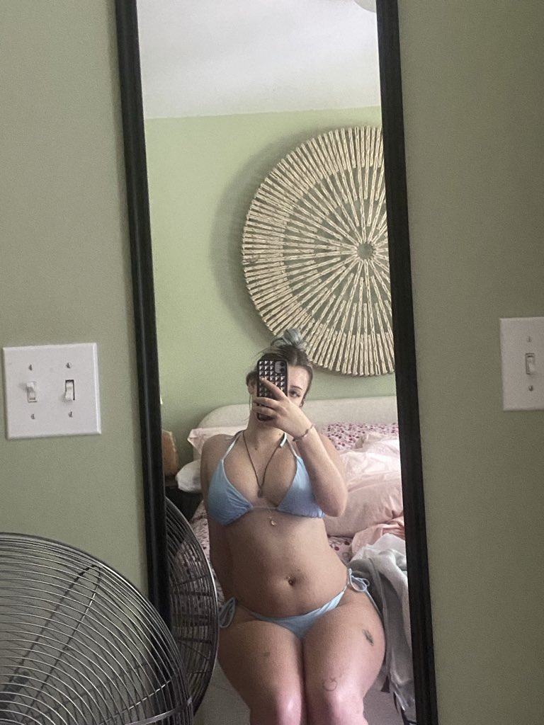 dizzyizzyyy3's tweet photo. new bikini cute #nsfw #goonette https://t.co/7cIGyjr6SE