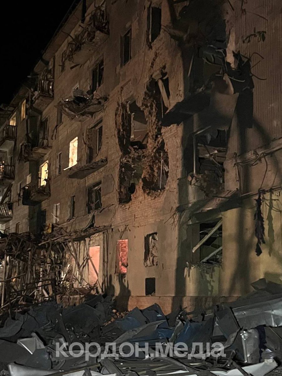 VictorKvert2008's tweet photo. Sumy. The aftermath of a Russian fascist airstrike.

Among the dead is a child. Nearby lie the bodies of a woman—likely the child’s mother—and a man. Their bodies were torn apart.

Russian fascists dropped at least six guided aerial bombs (KABs). https://t.co/LJx55KHAHZ