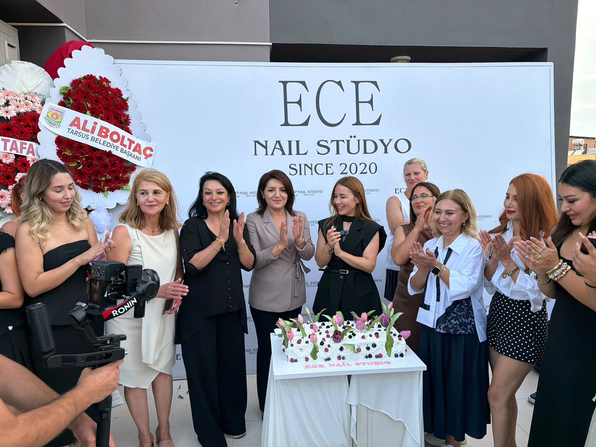 GulcanKis's tweet photo. Mersin’de bugün yeni bir başlangıcın heyecanına ortak olduk.

Büyükşehir Meclis Üyemiz ve Tarsus Belediye Başkan Yardımcımız Ali Uyan’ın kızı Ece Uyan’ın işletmeciliğini yaptığı Ece Nail Stüdyo Kişisel Bakım Merkezinin açılışını; Türkiye Belediyeler Birliği ve Mersin Büyükşehir Belediye Başkanımız Vahap Seçer, Tarsus Belediye Başkanımız Ali Boltaç, PM Üyemiz Ozan Varal, Tarsus İlçe Başkanımız Yusuf Tıbık ve yol arkadaşlarımızla birlikte gerçekleştirdik.

Genç girişimci Ece’yi cesareti ve emeği için kutluyor, yeni iş yerinin bol kazançlı, hayırlı ve bereketli olmasını diliyorum.

@VahapSecer @aliboltac @AliUyantr #mersin #tarsus #chp