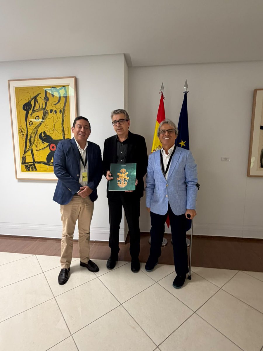 CarlosAmayaR's tweet photo. Continuando nuestra agenda en Europa, hoy nos reunimos con @JordiMartiGrau, secretario de Estado de Cultura de España 🇪🇸. 

Le extendimos la invitación oficial al Festival Internacional de la Cultura Campesina 2027.

Queremos que este país sea el invitado de honor, para intercambiar saberes, gastronomía, culturas campesinas, tradiciones y expresiones artísticas. 

Está cooperación institucional, nos permitirá consolidar la cultura como un eje estratégico entre Boyacá y España 🤩.