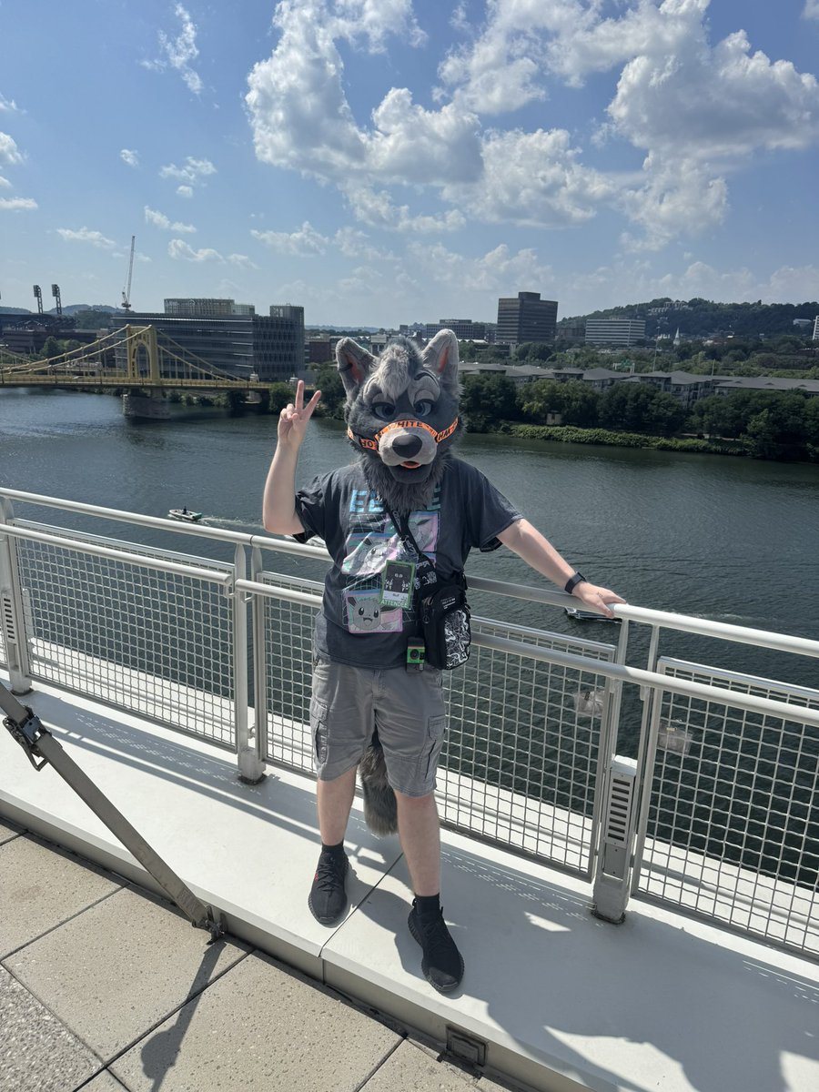 Blawrff's tweet photo. it’s so hot at AC this year 😭

still got a couple photos outside :3 https://t.co/UqpIx6XUY2
