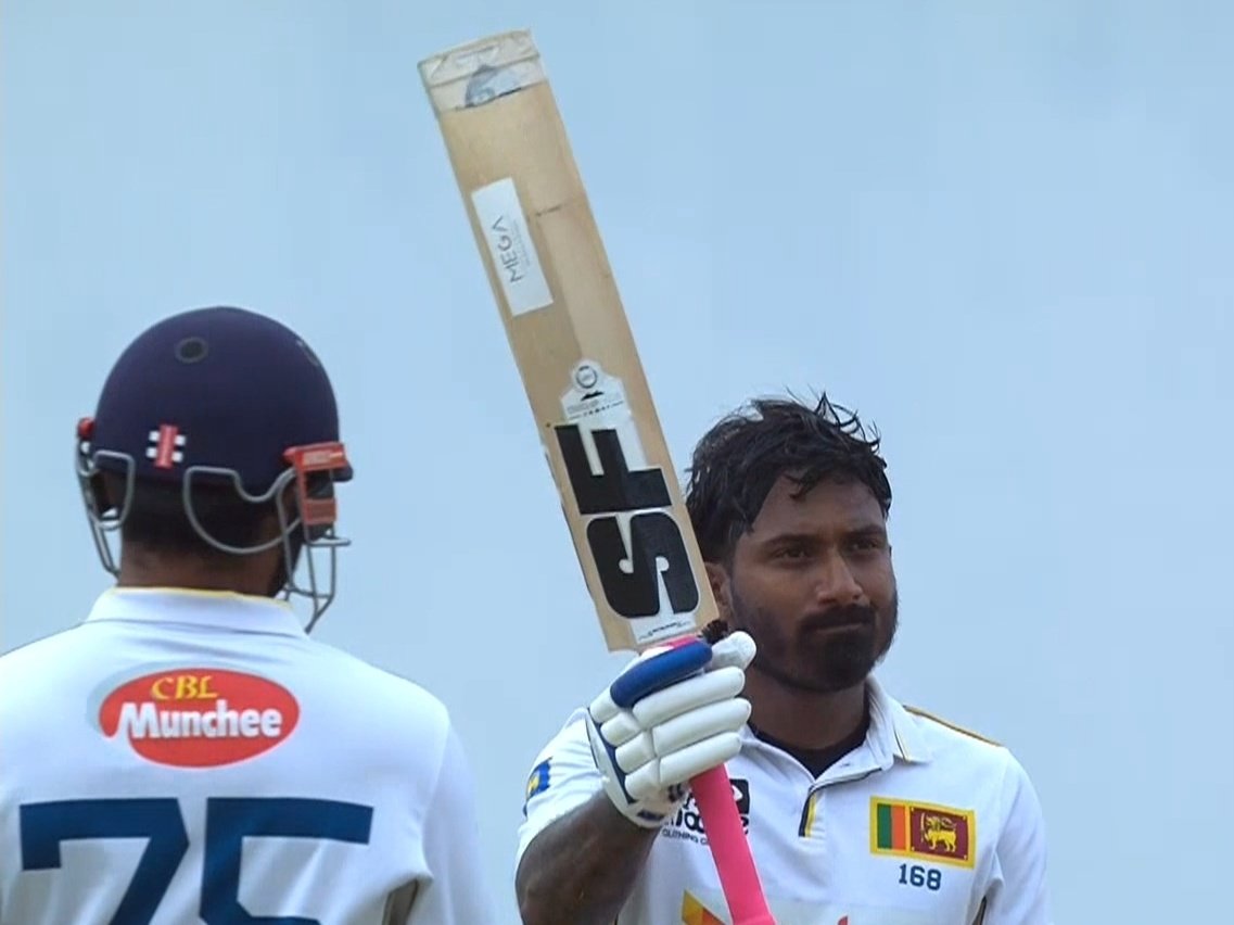 DanuskaAravinda's tweet photo. Maiden Test 150 for 🇱🇰🏏 Lahiru Udara 👏
151* (195)
#sportslpavilionlk #danushkaaravinda #SLvsWI #SLvWI #LahiruUdara #fypシ゚viralシfypシ゚ https://t.co/VTGw5RHUNt