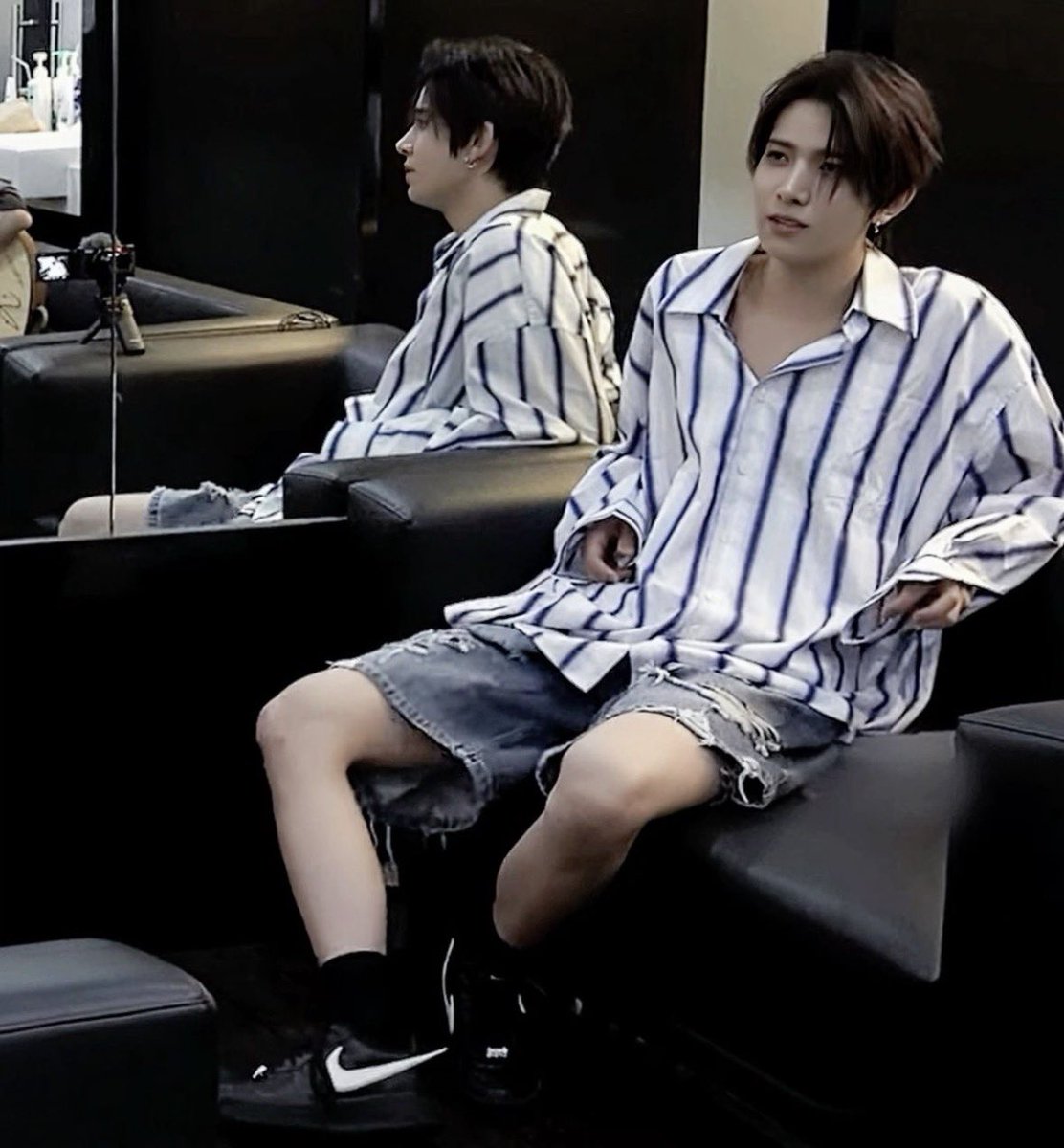 heemariners's tweet photo. we don't show enough appreciation for heeseung's legs... https://t.co/9Qgm0mSIZL