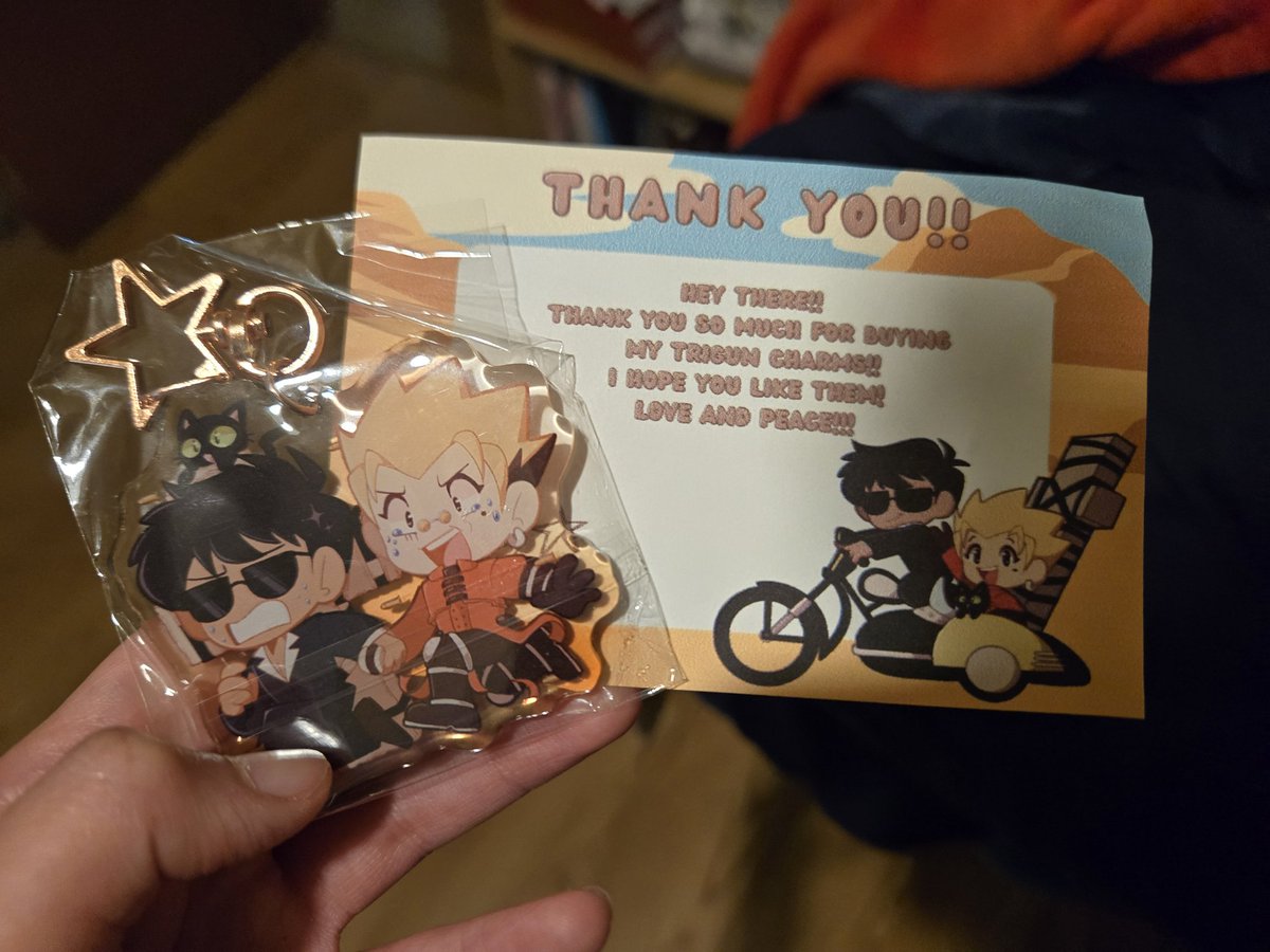 StarsOfEcho's tweet photo. THE KEYCHAIN I ORDERED FROM @/lunarriis GOT HERE!!!! YAYYYY I FINALLY HAVE SOME VASHWOOD WITH ME AT ALL TIMES!!! https://t.co/kHsNjB8DVW