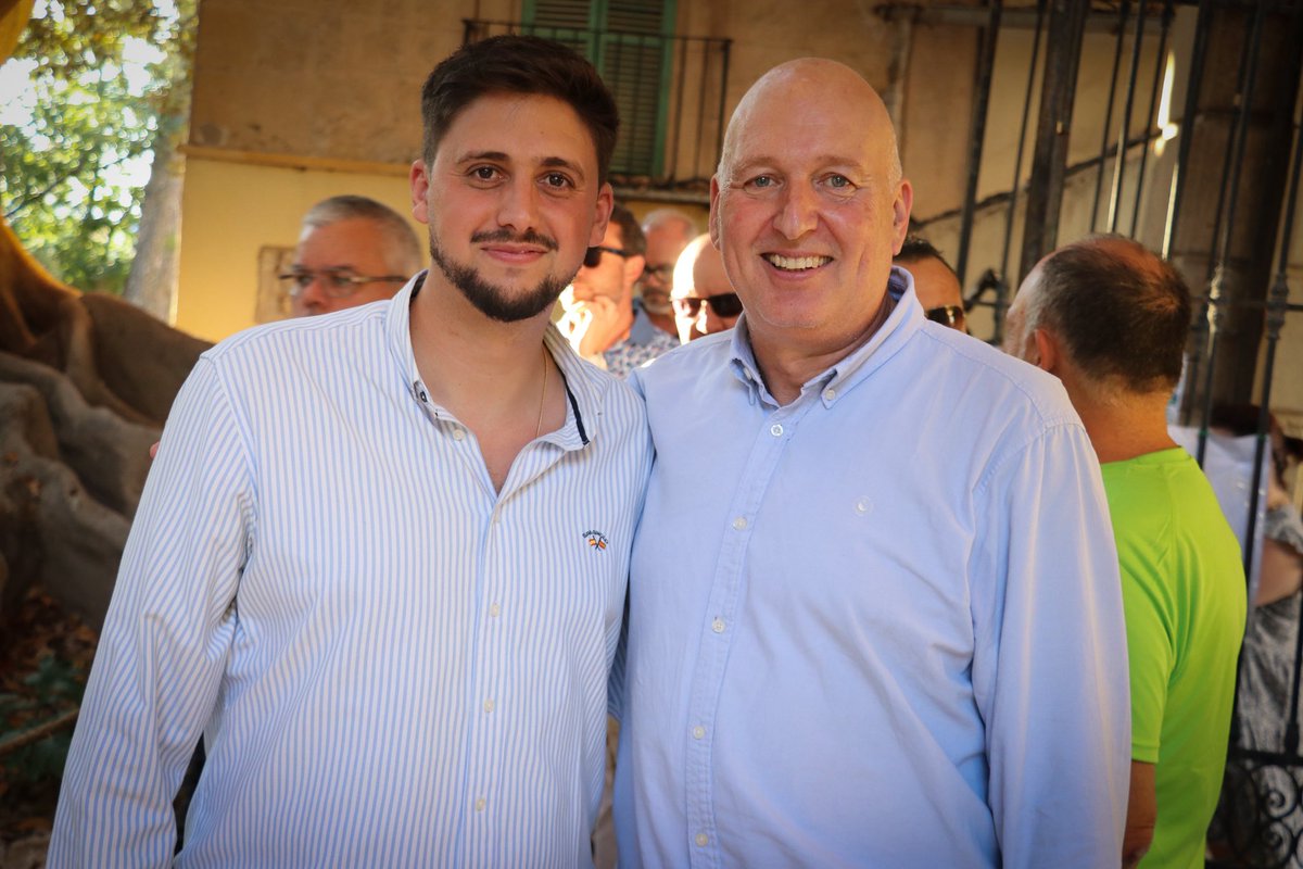 JoseMuoz1993's tweet photo. 🍅Feria del tomate de Muchamiel🚜
✅VOX siempre con el producto nacional 🇪🇸 https://t.co/NT3cMnivSY