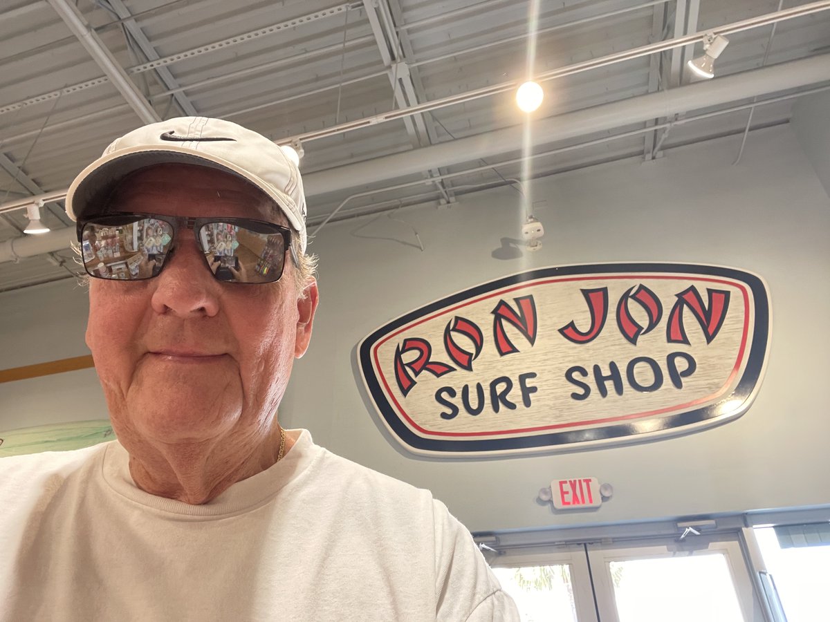 comedydrummer's tweet photo. Yeah PC Beach baby https://t.co/yJXAuUwhH7