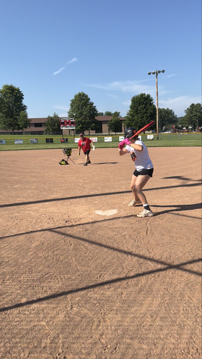 HaileyL2032's tweet photo. Early morning hitting session! Prepping for Iowa -  5 days and counting! 

#grindneverstops #usssanationals
@bandits2032 @USSSA @ExtraInningSB @LineDsoftball https://t.co/LkA2yuR5S5