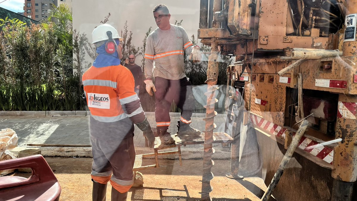 RoqNie's tweet photo. @alvaropereirajr @evenconstrutora @prefsp #moema está insuportável. Parece um canteiro de obras gigante. @prefsp @156 @ricardo_nunessp @creasp https://t.co/oFyWV7dhUZ