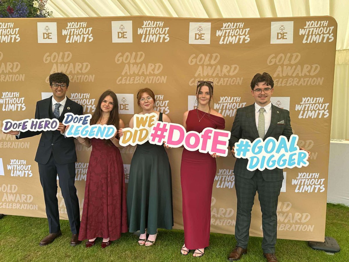 InverclydeDofE's tweet photo. Our Great Golds who attended Holyrood Palace today to receive their certificates - Krish, Martyna, Lillie, Niamh, Kyle. Well done everyone! #GoingForGold https://t.co/uthy53G0QL