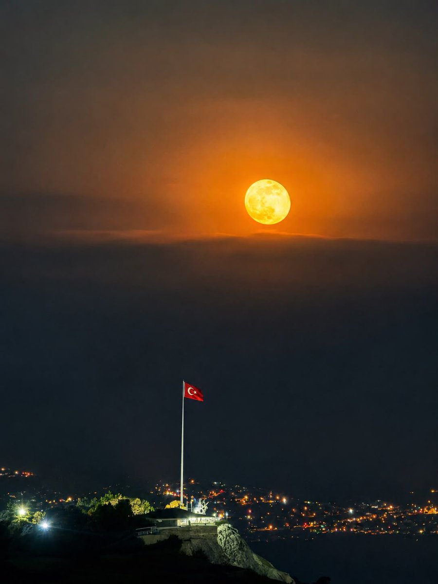 numanhatipoglu's tweet photo. Taşına tarih, semasına hilal, yüreğine vatan sevgisi sinmiş şehir… Harput. https://t.co/ACjRH08fkF