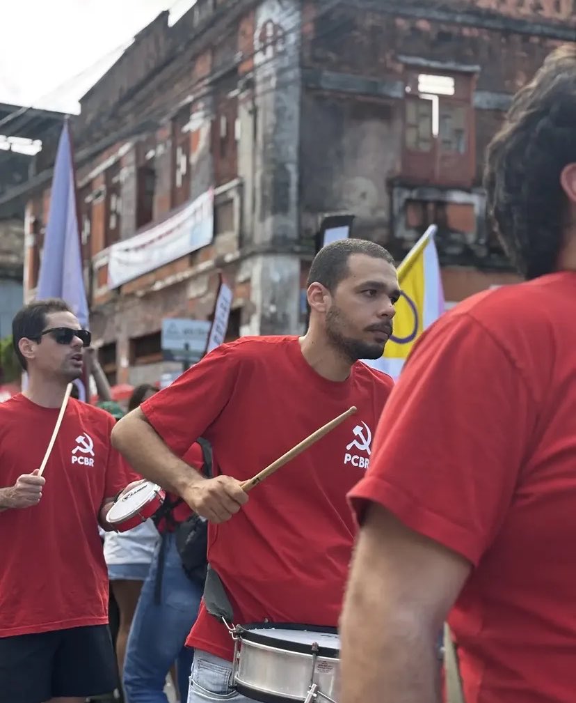 eujoao21's tweet photo. O PCBR e a UJC estiveram nas ruas de Salvador (BA) no cortejo do 2 de Julho, reafirmando que a Independência da Bahia foi obra da luta popular. A verdadeira independência ainda está por ser conquistada: contra o imperialismo, a escala 6x1 e toda exploração da classe trabalhadora! https://t.co/S8qAdK9H58
