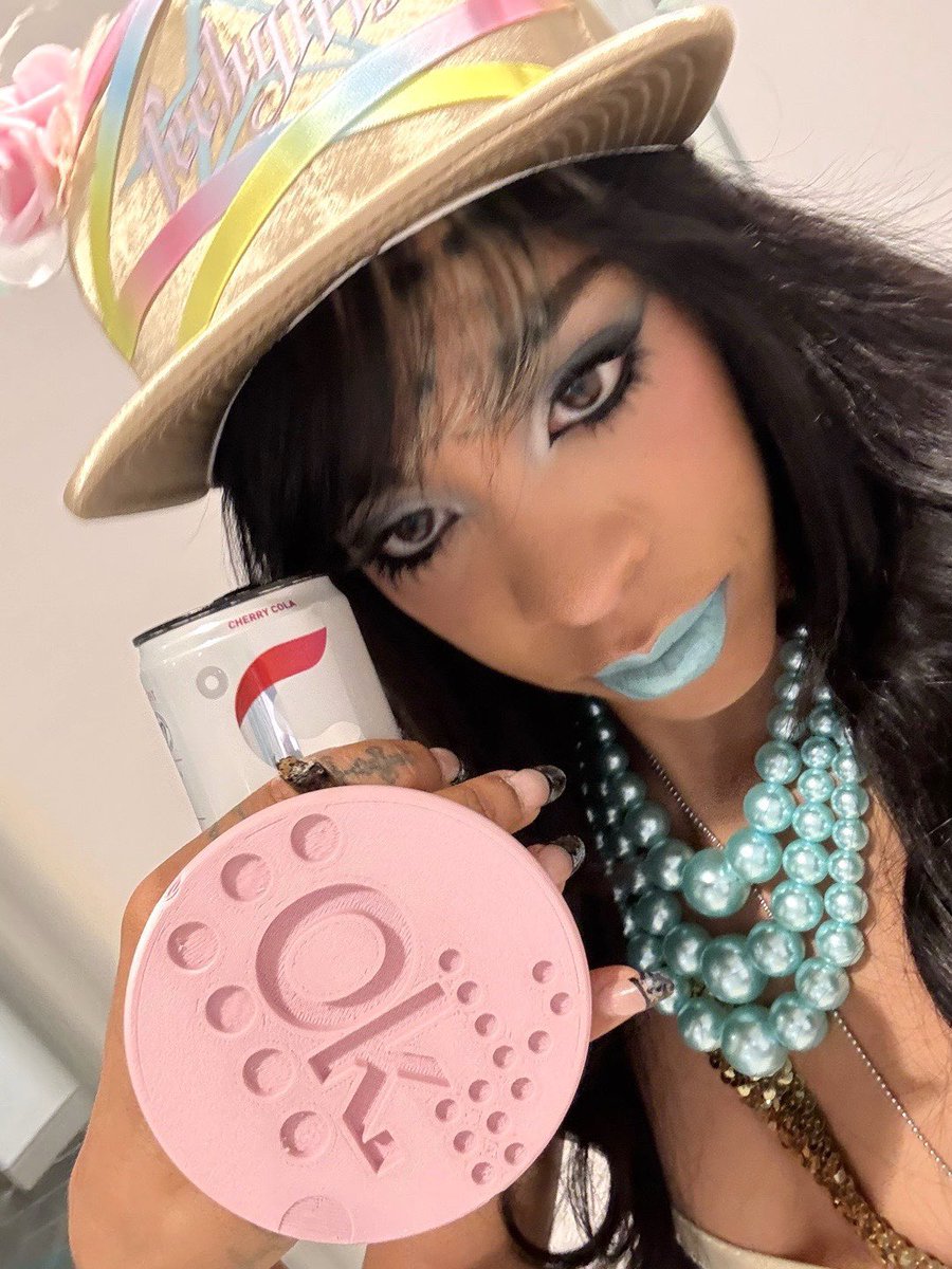hourlyriconasty's tweet photo. Rico Nasty’s look for the ‘Cupcake’ music video 🧁 https://t.co/pY19cBLDg7
