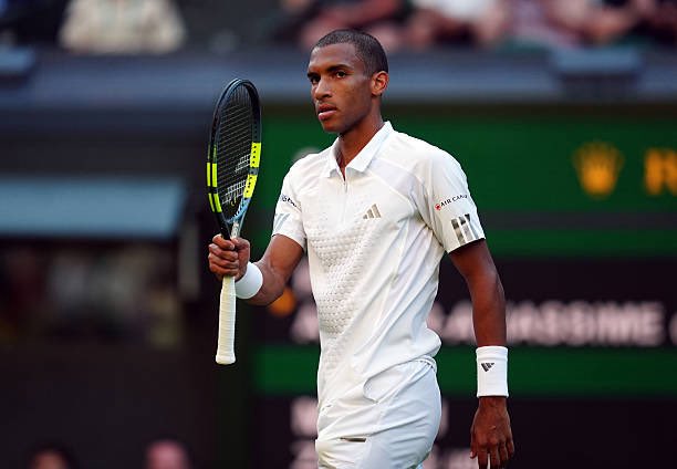 TheTennisLetter's tweet photo. Aliassime d. Michael Zheng 7-6(1) 6-2 6-1

Felix is into his first Wimbledon R16 in 5 years 

In total cruise control.

Zero sets dropped all week.. playing superb tennis.

✅11th Slam R16
✅29th win of 2026

🇨🇦 https://t.co/YDbpnYmFnP