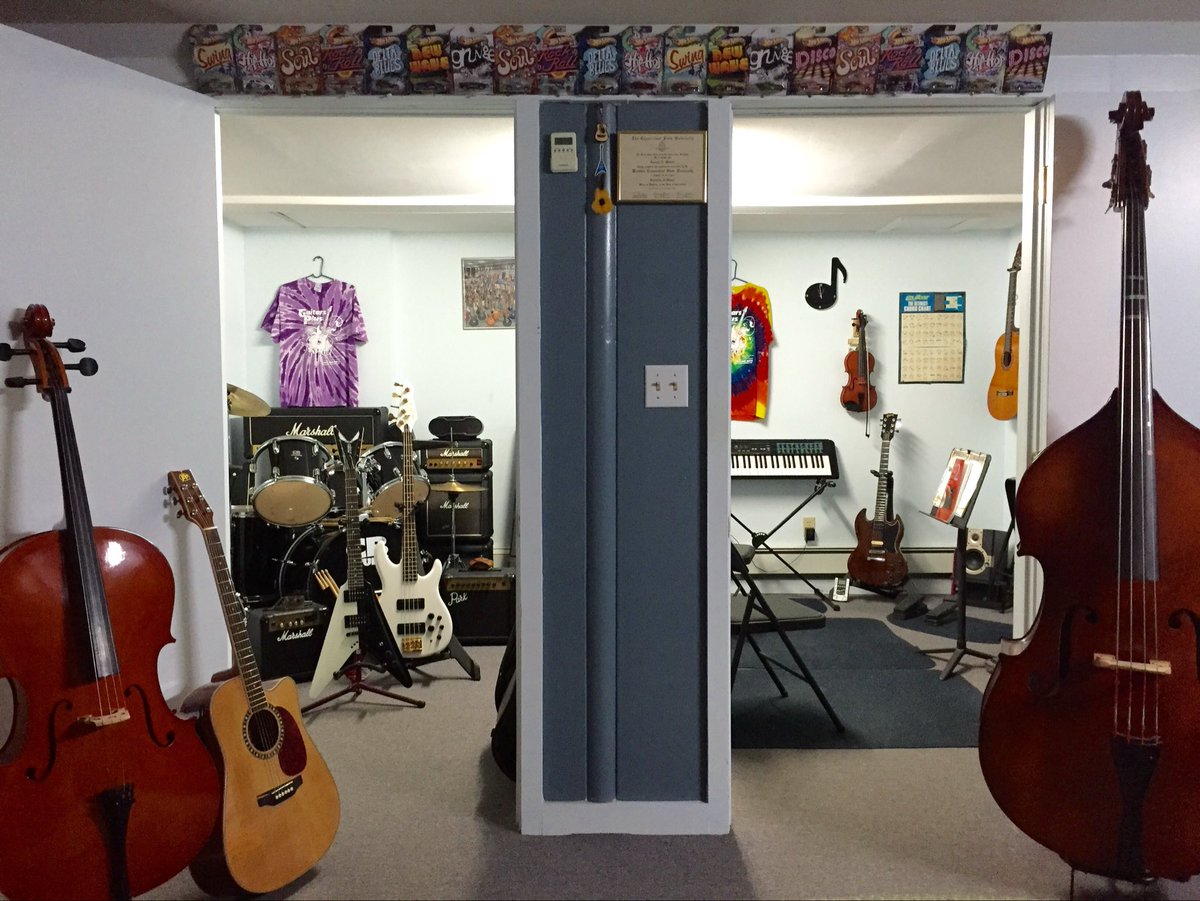 GuitarsPlus's tweet photo. 🎸🎹🎻🥁🪕🎷Don’t forget, all lessons are canceled for tomorrow, Saturday, July 4 for the holiday. Keep on practicing and see you next week! https://t.co/K3glsnYaeT