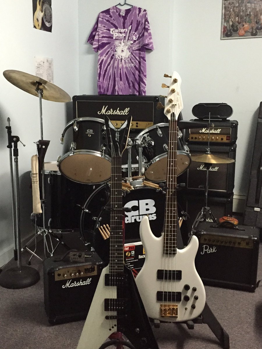 GuitarsPlus's tweet photo. 🎸🎹🎻🥁🪕🎷Don’t forget, all lessons are canceled for tomorrow, Saturday, July 4 for the holiday. Keep on practicing and see you next week! https://t.co/K3glsnYaeT