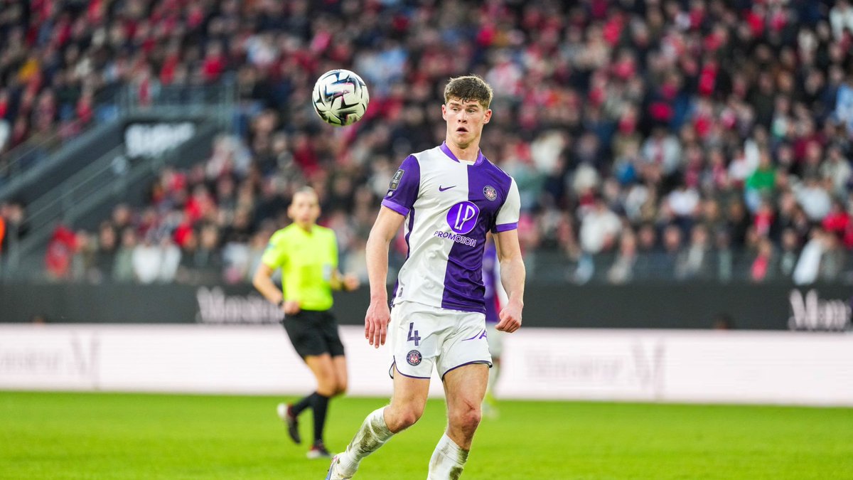 ActuL1_'s tweet photo. 🚨 CRYSTAL PALACE REGARDE AUSSI À LENS ! 👀❤️💙

Les Eagles de Pierre Sage gardent un œil sur Charlie Cresswell 🏴󠁧󠁢󠁥󠁮󠁧󠁿, mais pensent aussi à recruter en défense du côté du RC Lens.

Rien de concret pour l’instant, ce qui laisse Rennes favori pour le Toulousain.

(@lequipe) https://t.co/ciVJMxbBp3