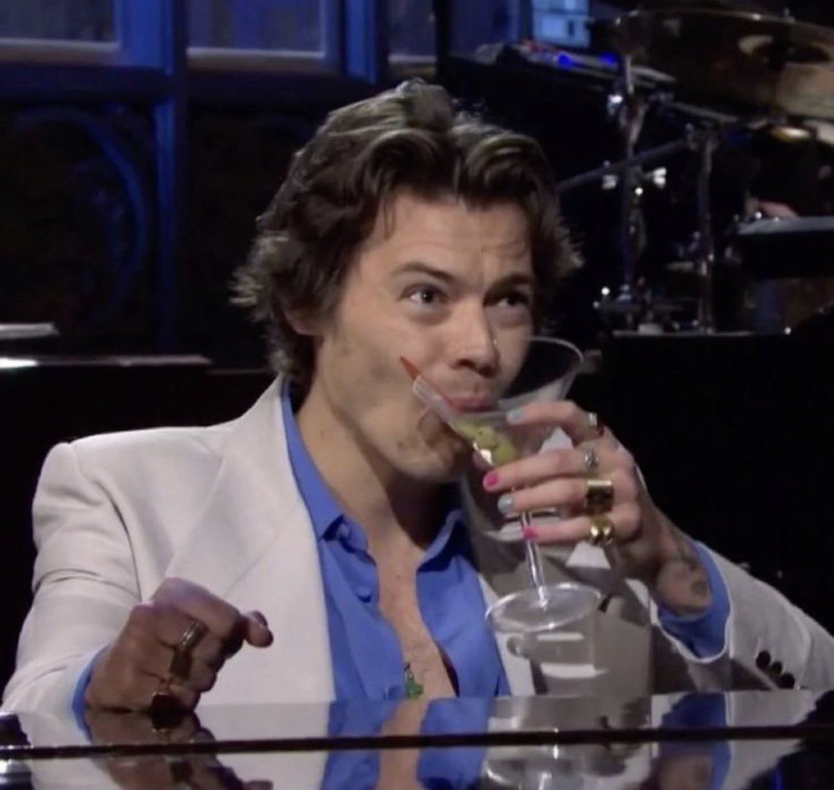 discodivarry's tweet photo. harry styles sang two ghosts on the day of taylor swift’s wedding that man stays messy as hell omfg😭 https://t.co/kXfa2sCxHg