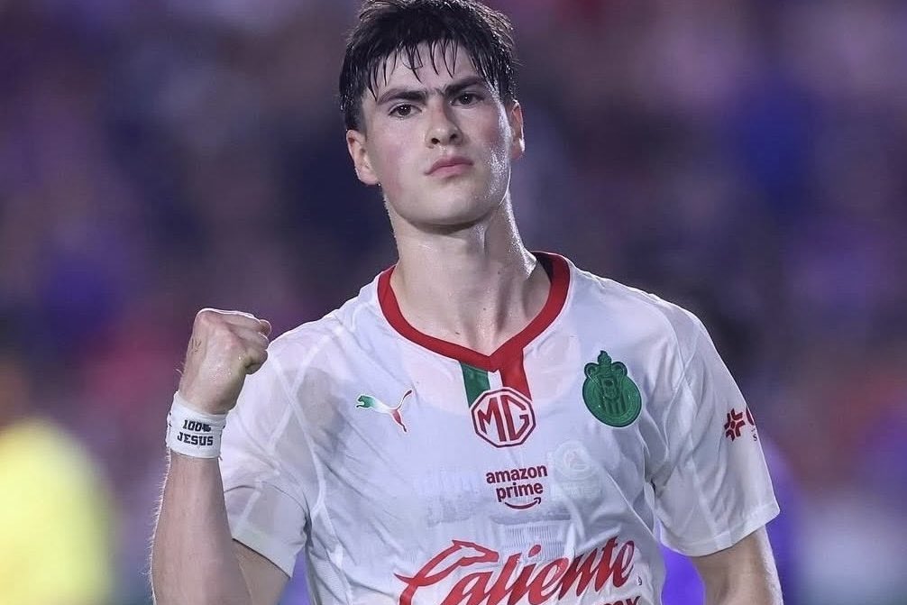 keossei's tweet photo. “A la cuenta de 3 décimos décimos a nuestro celebrity crush” 

“Jacob Elordi” 

Armando González en ESE partido contra mazatlán con jersey blanca, sudado y con blush natural. https://t.co/P7teZ5Nt0D