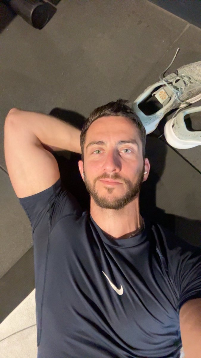 VicPerrelli's tweet photo. Après la plage, la séance biceps 💪 
#FORZA https://t.co/FZrPwoHtci
