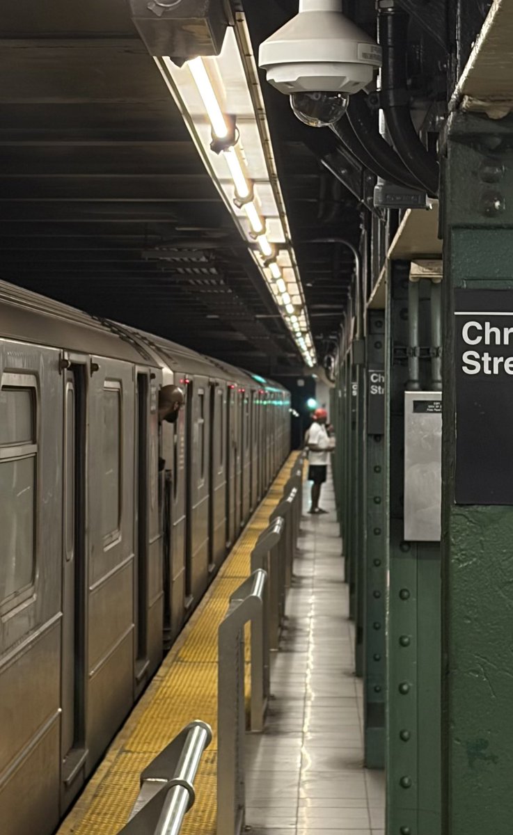 danieltian's tweet photo. the NYC subway has more “human in the loop” than half the AI startups in SF

someone is literally sticking their head out to check on you https://t.co/7F4FHTreOQ