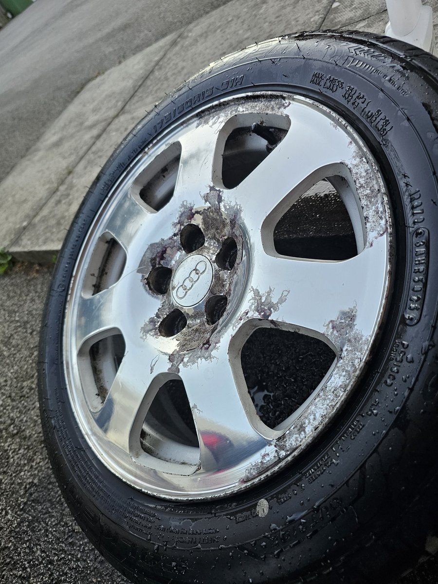 OctaneMatthew's tweet photo. This weekend I will be trying to breathe a bit of life back into these wheels, without spending £700+ on a proper diamond cut refurb. https://t.co/IzfStduRXr
