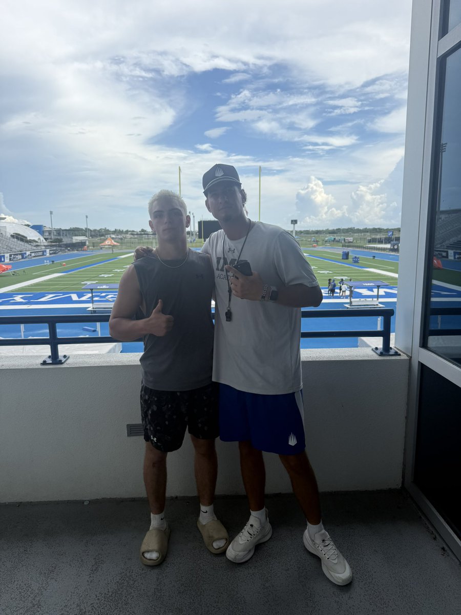 JamesMcL_7's tweet photo. Just had a amazing first week at IMG academy football camp. Trained hard every day and got to meet so many great coaches. I learned a-lot and got better. 1 more week to go! @DanielDevi75937 @CoachDonteIMGA @CoatesCoach @_coachmorton @IMGAcademy @IMGAFootball https://t.co/SntEC5YhGi