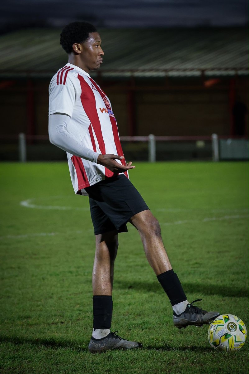 StNeotsTownFC's tweet photo. St Neots Town FC are are delighted defender Fahad Hussaini has agreed terms for the forthcoming season. Fahad is a young quick commanding defender who will add some quality to the squad. https://t.co/sFqeySDzrZ