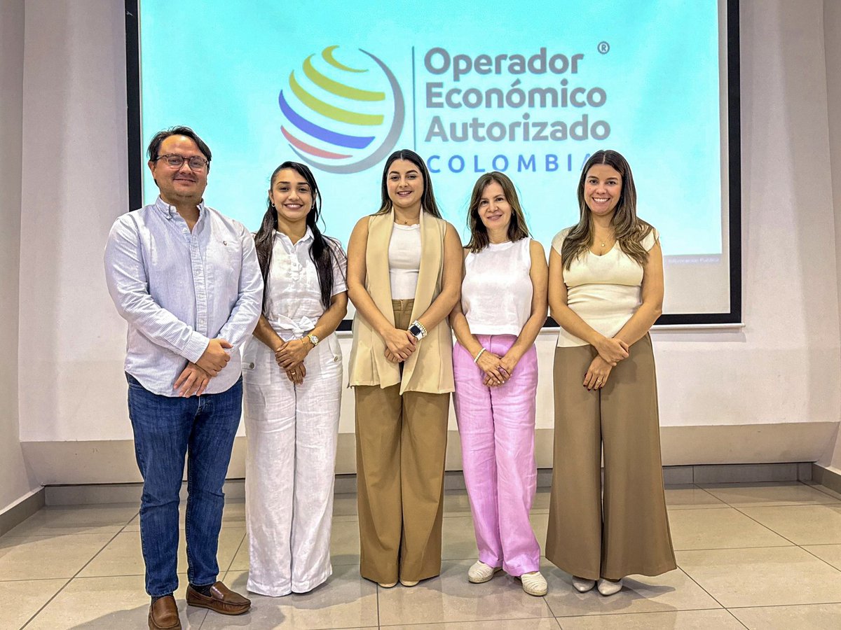 PuertoCTG's tweet photo. Participamos en el Taller Regional Operador Económico Autorizado (OEA), “Construcción Conjunta para una Mejora Continua”, en calidad de miembros del Grupo Consultivo OEA Regional Norte, un grupo interdisciplinario conformado por empresas que representan a los distintos actores del programa: agencias de aduanas, exportadores, importadores, instalaciones portuarias, entre otros.

Un espacio liderado por la @DIANColombia , con el acompañamiento de las Autoridades de Control: OEA, Invima, ICA y policía antinarcóticos en el que se presentaron los avances del programa Operador Económico Autorizado y se abrió la conversación para conocer las percepciones de la OEA e identificar oportunidades de mejora en seguridad logística y facilitación del comercio.

Seguimos aportando, desde las regiones, a la consolidación de una cultura de seguridad que fortalece el comercio exterior del país.

#GrupoPuertoDeCartagena #TalentoPuertoCartagena