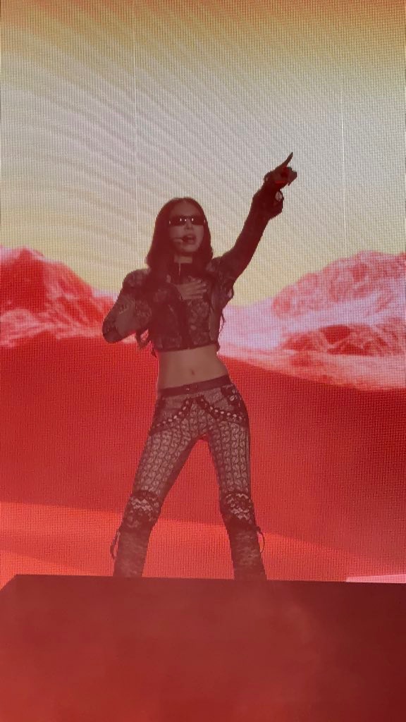 TheePopCore's tweet photo. JENNIE takes over Roskilde Festival today as a headliner, looking absolutely radiant and charismatic. https://t.co/272C8pgqvv