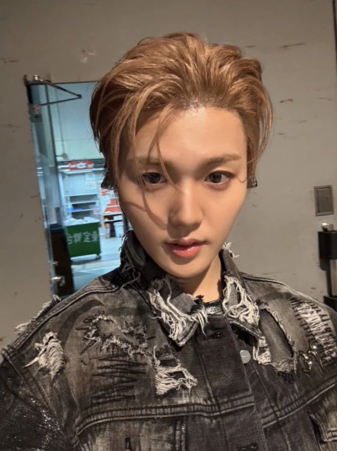 TreasureTurkey's tweet photo. [030726] #Doyoung Weverse Güncellemesi:

"Günün geri kalanı için de fighting🖤"

@treasuremembers #TREASURE https://t.co/qQgOxdcyQV