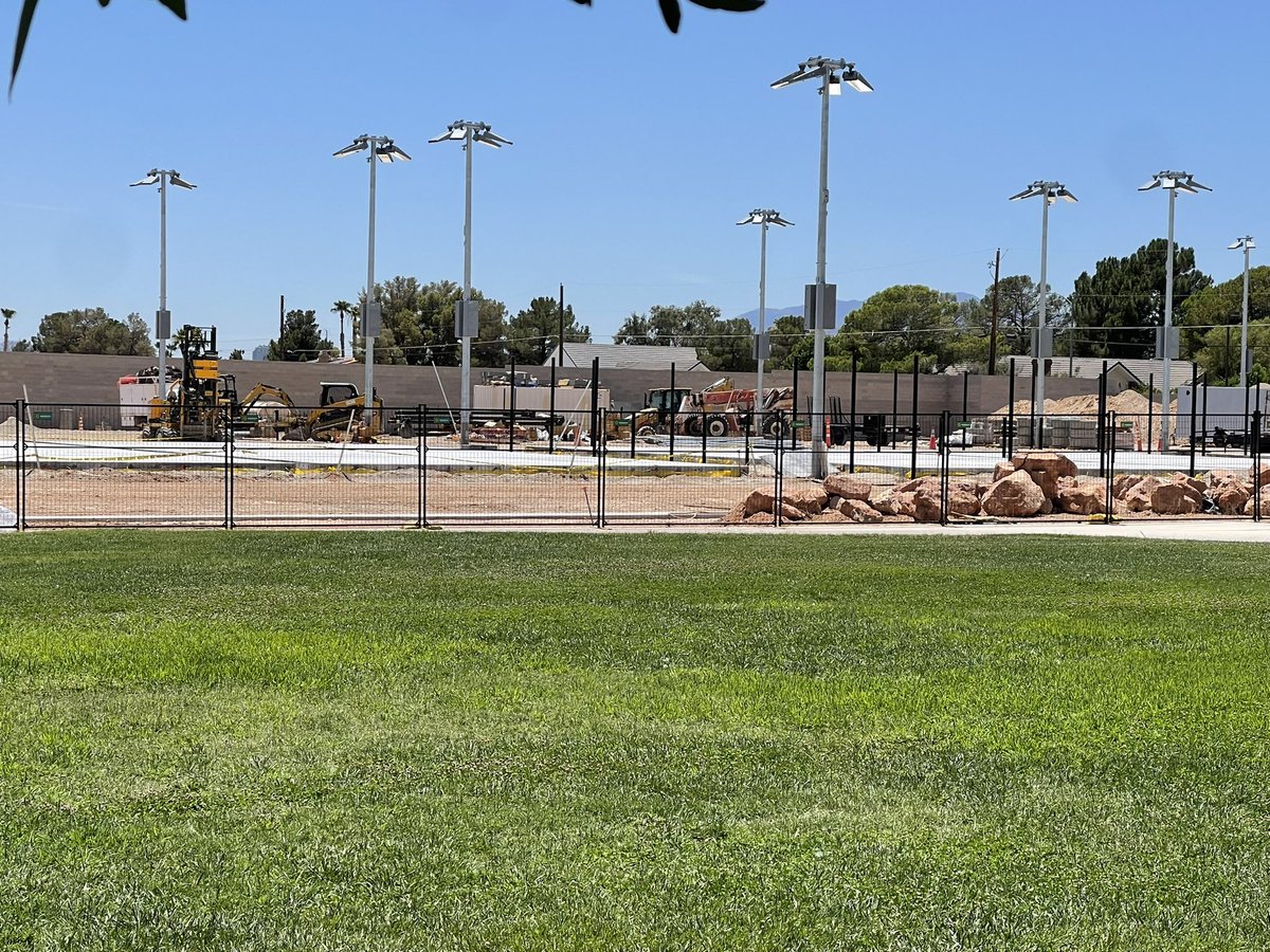 mayoroflasvegas's tweet photo. New Parks &amp; Rec construction update: the new pickleball courts at Wayne Bunker Park in Ward 4 are coming along nicely. Can’t wait to cut the ribbon with @FrancislovesNV later this year! @CityOfLasVegas is always looking to add more recreation amenities. https://t.co/C336vEqT1a